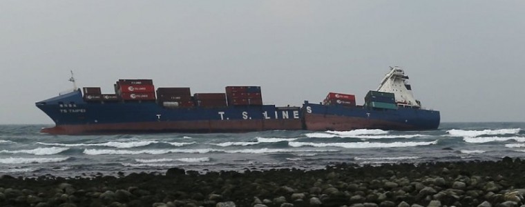 Taiwan Dealing with Major Oil Spill from Fractured TS Taipei Cargo Ship